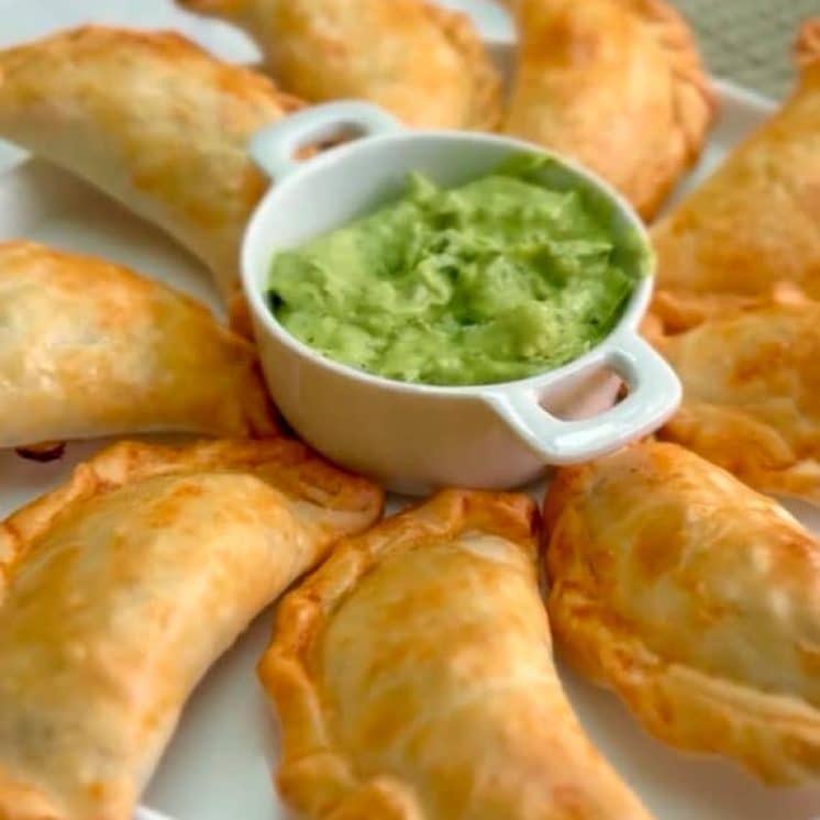 Empanadillas de ternera y salsa verde
